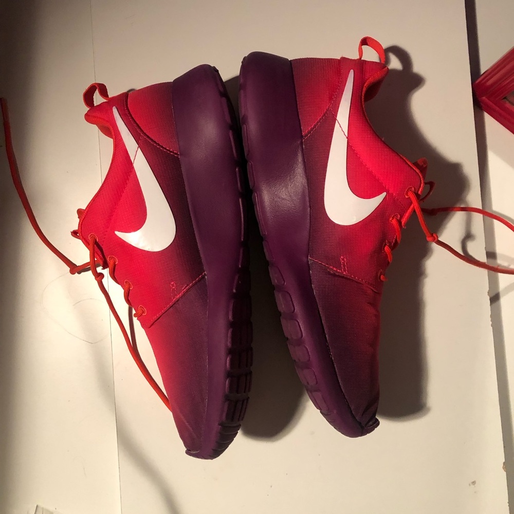 NIKE ROSHE RUNS
